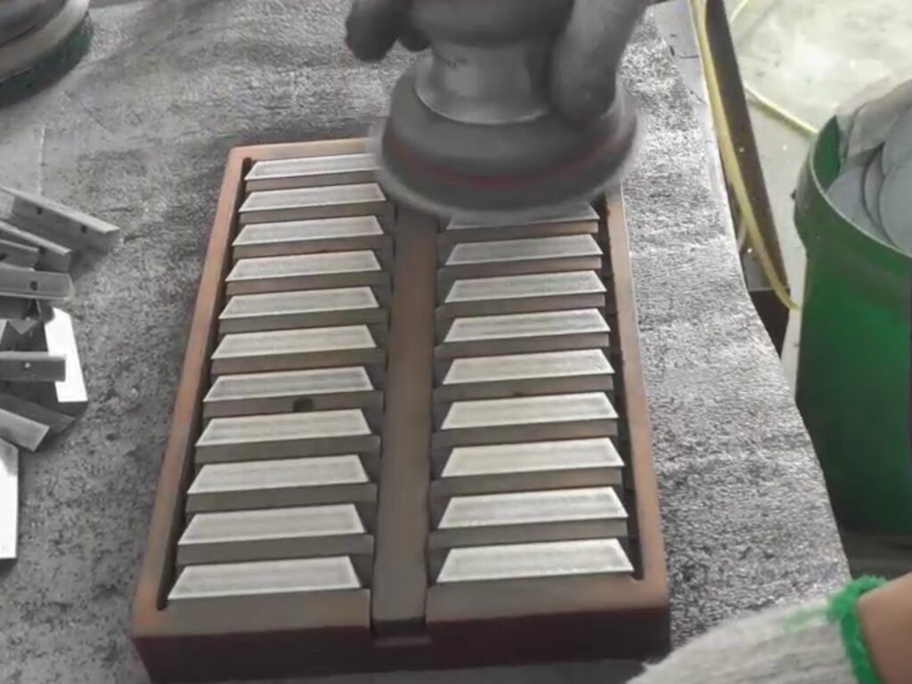 Polishing metal parts